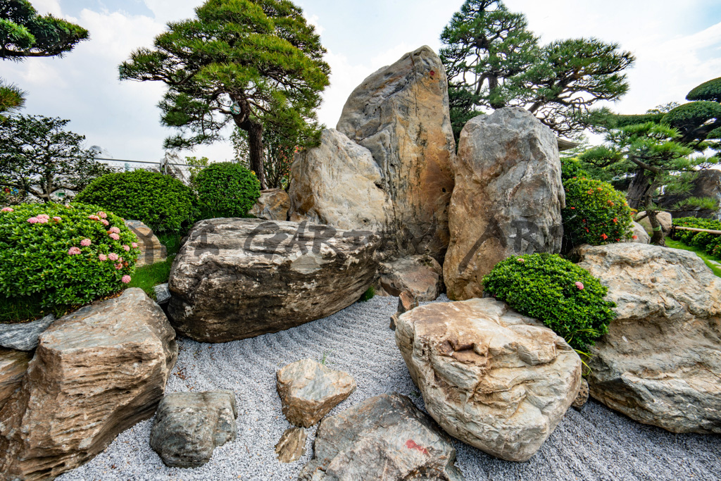 The Garden of Ascending Dragons and Mount Penglai Hospitality